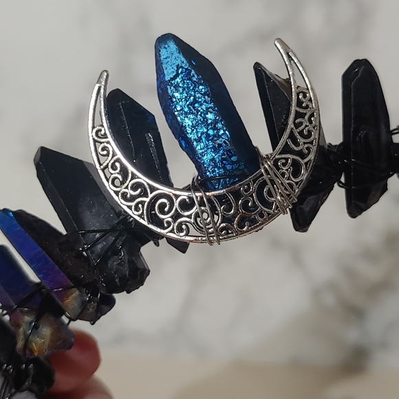 Crystal Moon Tiara - Picture 7 of 9